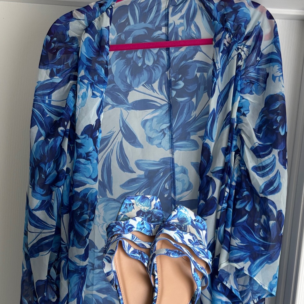 JustFab Blue Floral Kimono and Sandals Set